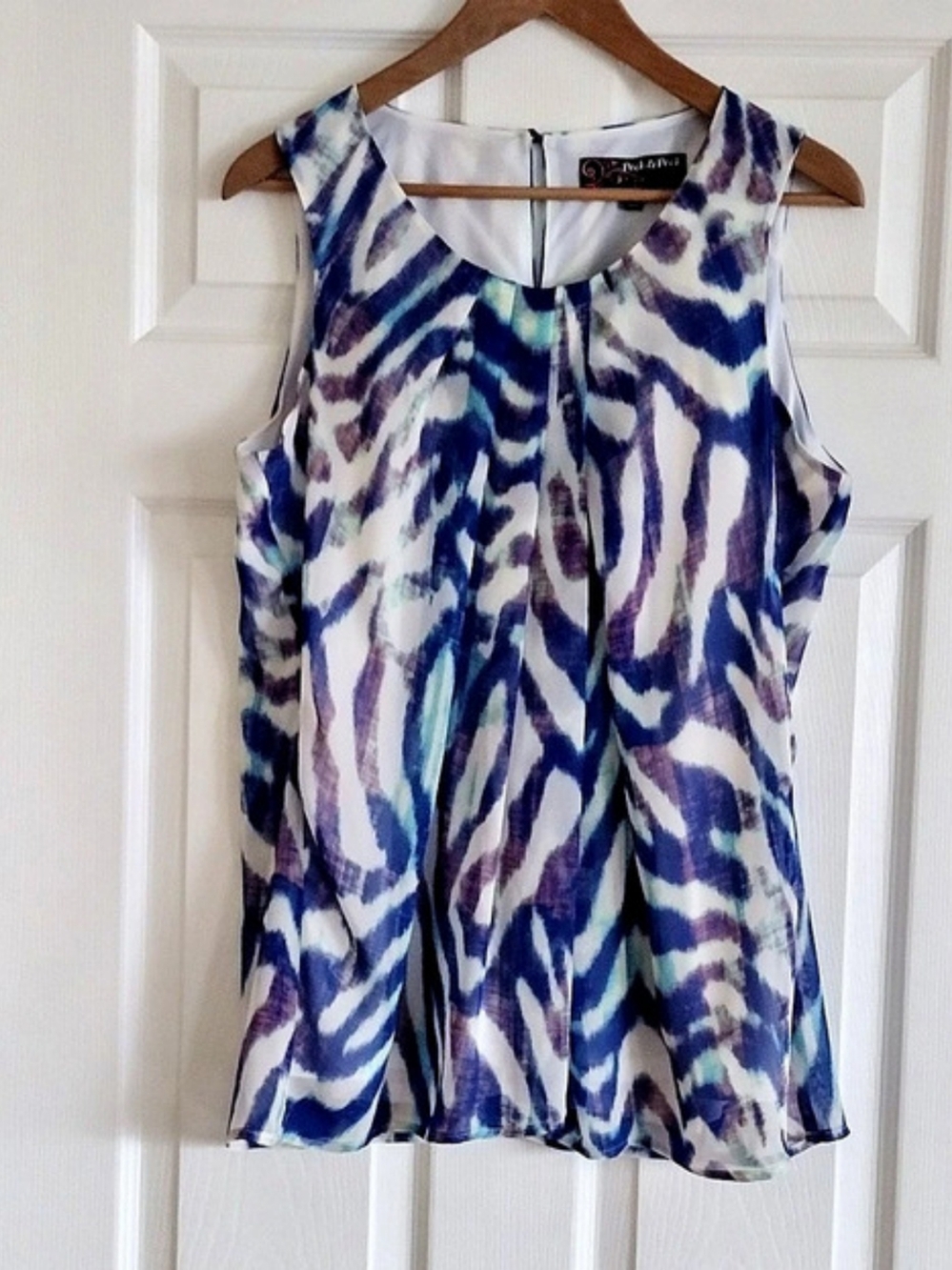 Peck & Peck Abstract Sleeveless Blouse in Blue & White